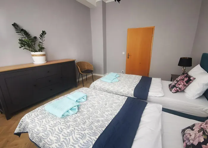 Under The Hill * באד מוסקאו