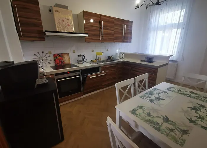 Under The Hill באד מוסקאו