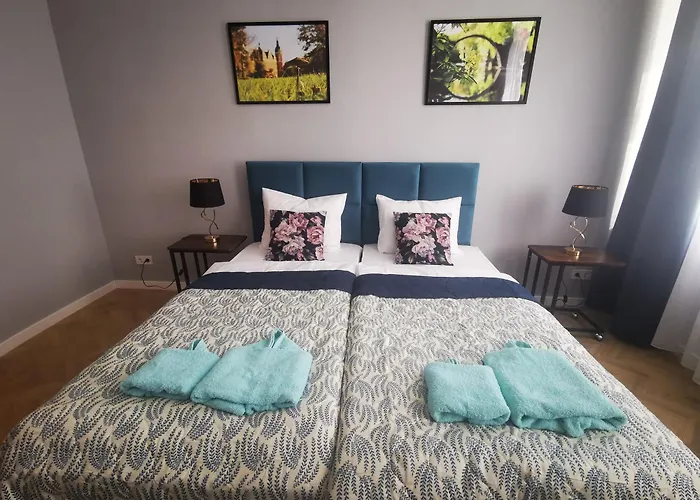 Under The Hill * באד מוסקאו